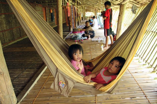 Children in Kudat longhouse